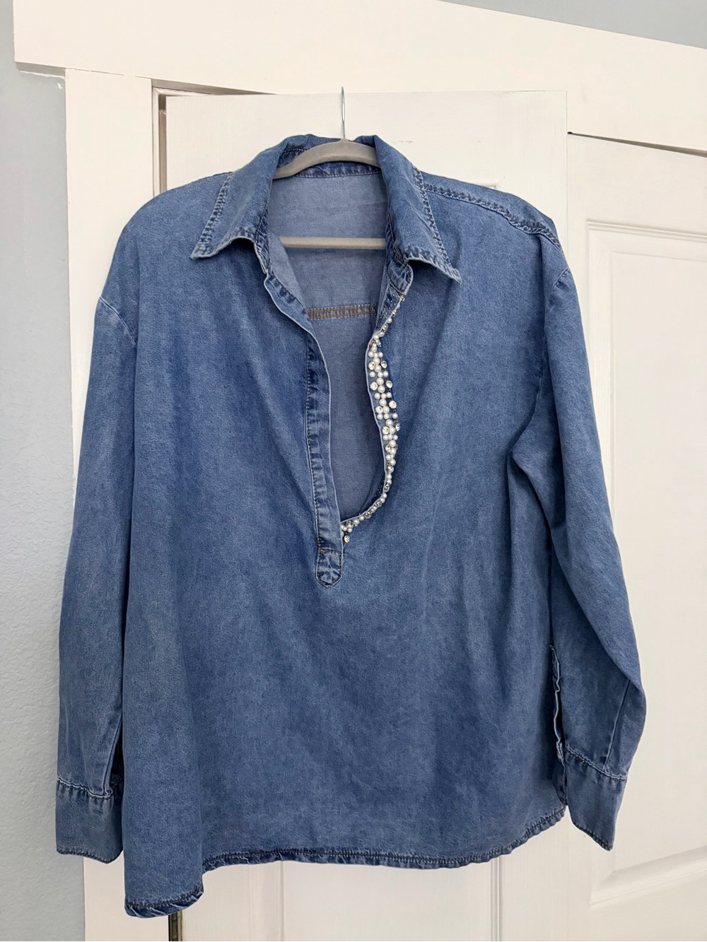 Beautiful Blue Denim Pearl-Trim Long Sleeve Blouse NEW-without tags Medium